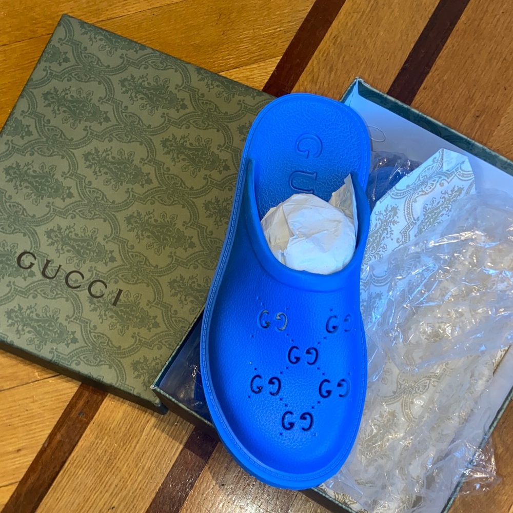 Gucci Vibrant Blue Logo Slides